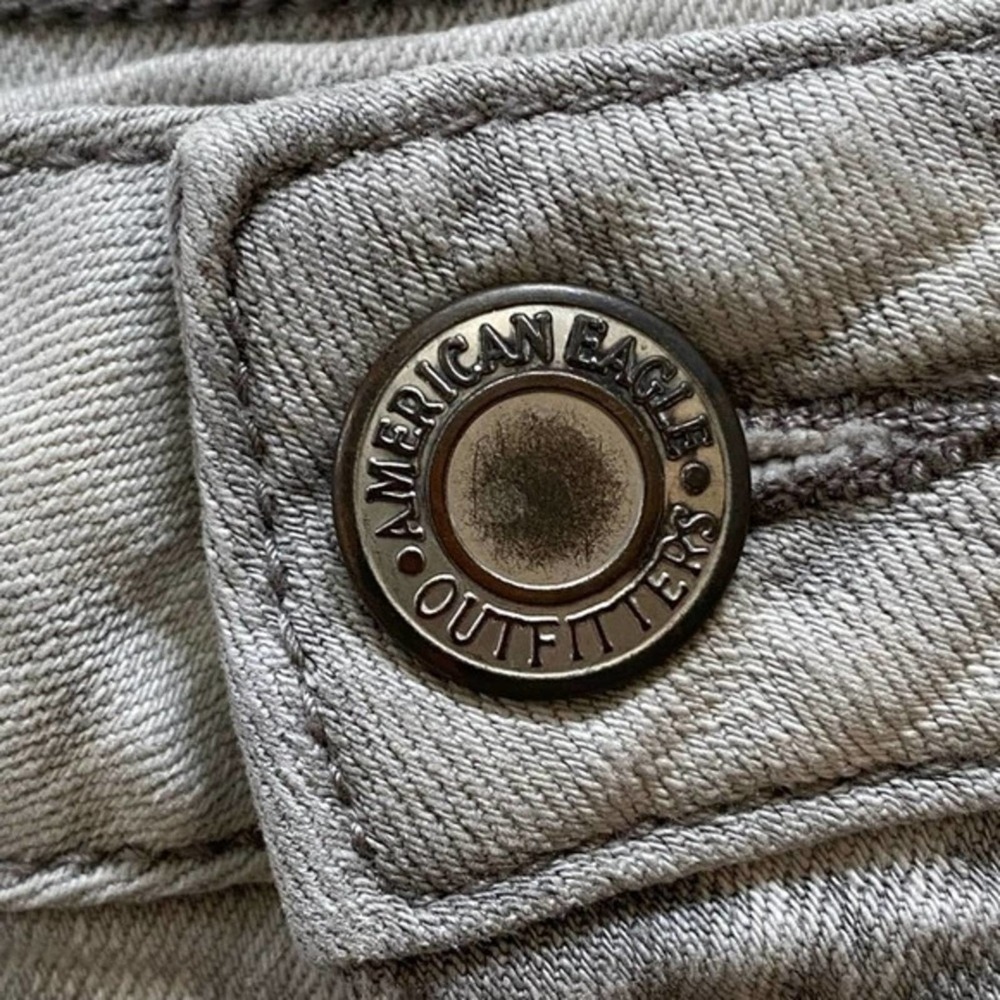 American Eagle Gray Distressed Denim Shorts Size 6 - Picture 5 of 11